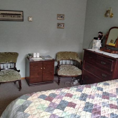 Lesley'S Bed And Breakfast Cromwell Bagian luar foto