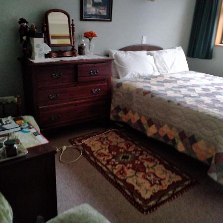 Lesley'S Bed And Breakfast Cromwell Bagian luar foto