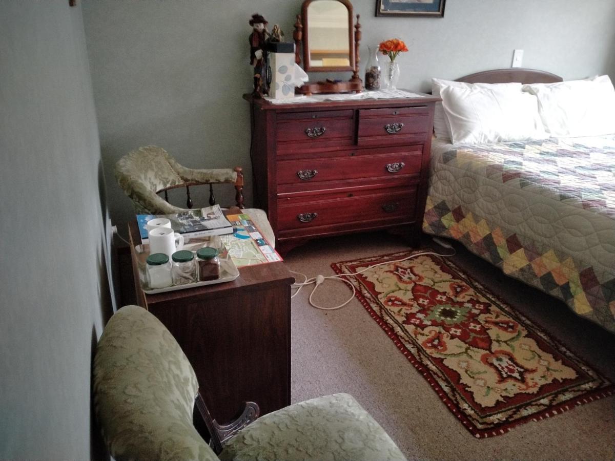 Lesley'S Bed And Breakfast Cromwell Bagian luar foto