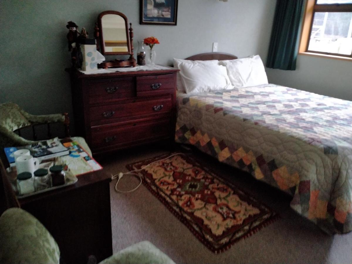 Lesley'S Bed And Breakfast Cromwell Bagian luar foto